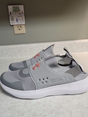 Under Armour womens 9.5 Grey Slip-On Sneakers with Pink Logo number 99